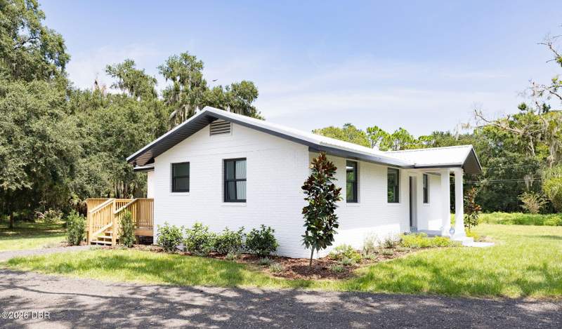 2 bedroom Single Family Residence at 2463 Pioneer Trail, New Smyrna Beach, New Smyrna Beach — photo 3