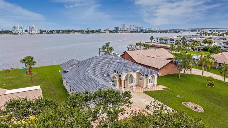 5 bedroom Single Family Residence at 399 Silver Beach Drive, Westward Park, Holly Hill — photo 2