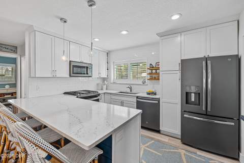 839 E 10th Avenue, New Smyrna Beach FL - photo 9 of 54