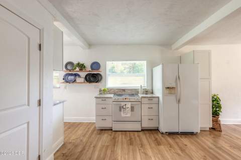 934 N Halifax Avenue, Daytona Beach FL - photo 8 of 56