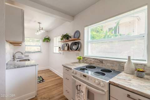 934 N Halifax Avenue, Daytona Beach FL - photo 10 of 56