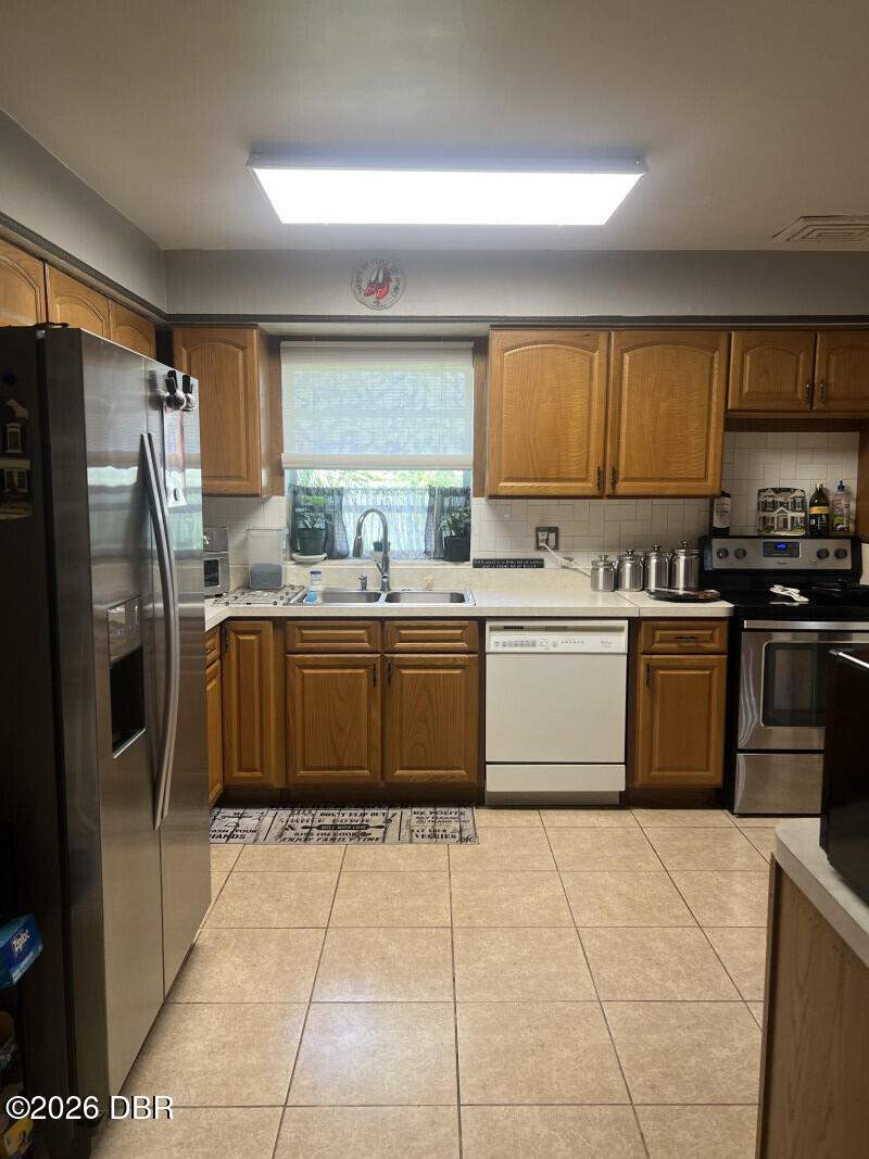 4 bedroom Single Family Residence at 1228 Oakwood Avenue, Ridgecrest, Daytona Beach — photo 2