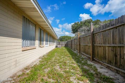 2005 Saxon Drive, New Smyrna Beach FL - photo 7 of 43