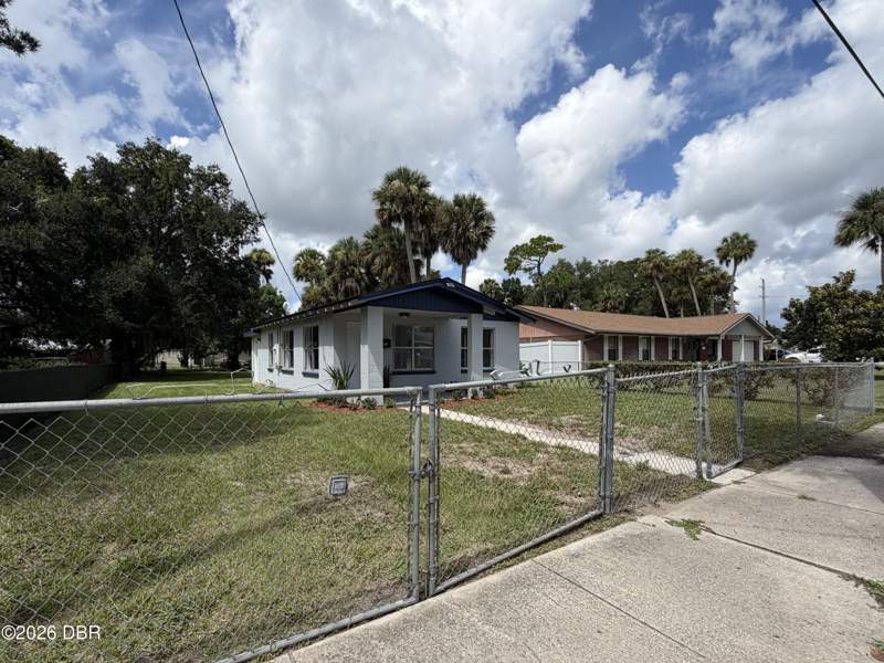 4 bedroom Single Family Residence at 234 N Adams Street, Daytona Beach, Daytona Beach — photo 2