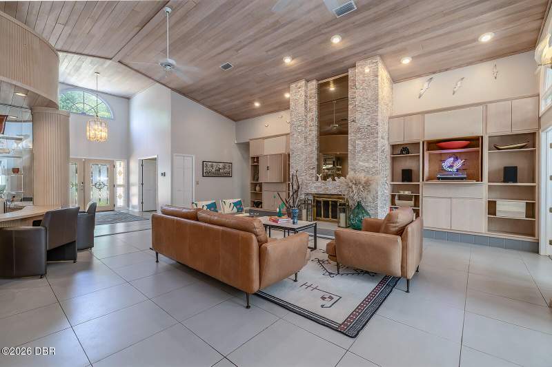 5 bedroom Single Family Residence at 101 N St Andrews Drive, Tomoka Oaks Cntry Club Estates Un, Ormond Beach — photo 4