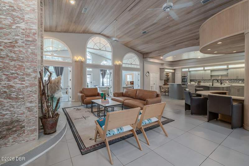 5 bedroom Single Family Residence at 101 N St Andrews Drive, Tomoka Oaks Cntry Club Estates Un, Ormond Beach — photo 5