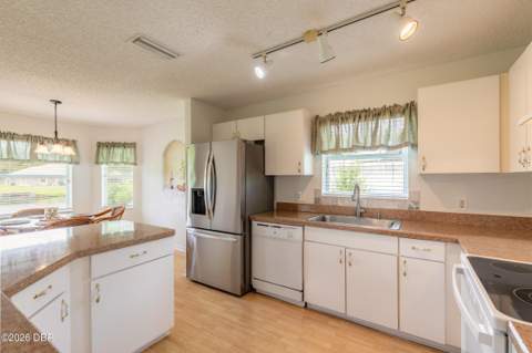 77 Spinnaker Circle, South Daytona FL - photo 7 of 37