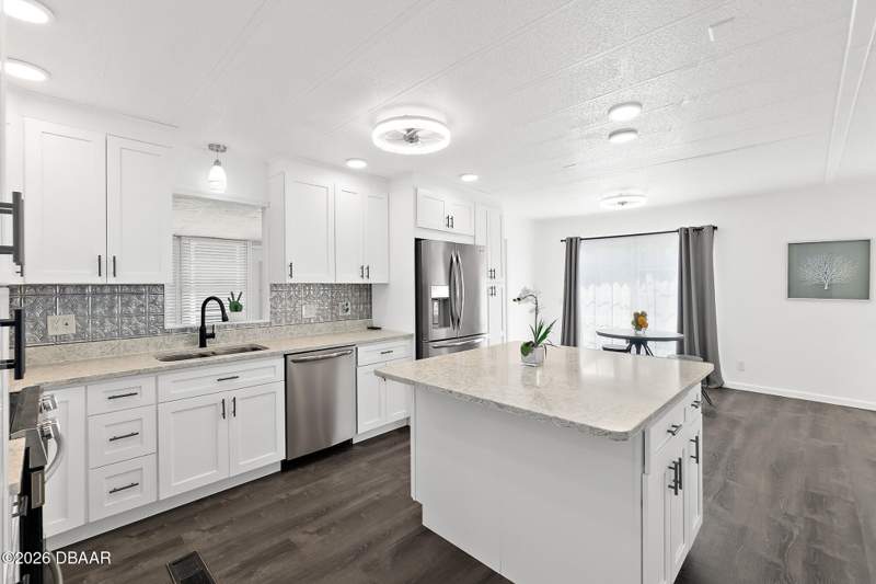 3 bedroom Manufactured Home at 5660 Wood Street, Commonwealth, Port Orange — photo 5