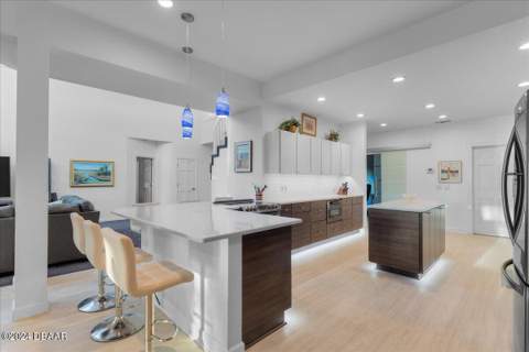 13 Bay Pointe Drive, Ormond Beach FL - photo 9 of 46