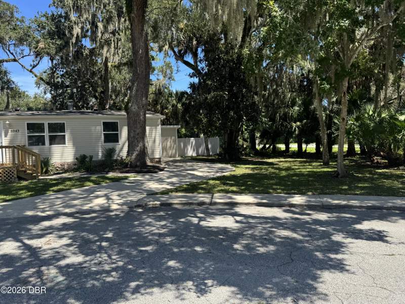 3 bedroom Manufactured Home at 6043 Galien Court, The Cove, Port Orange — photo 3