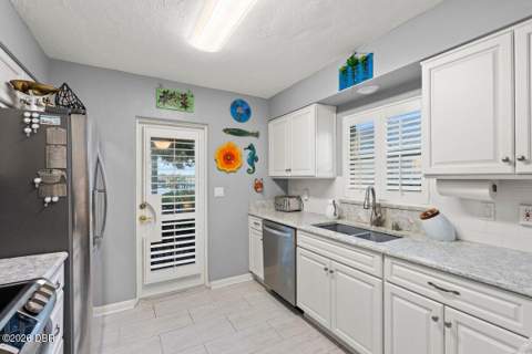 1209 N Halifax Avenue, Daytona Beach FL - photo 13 of 56