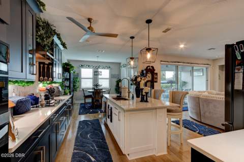 2137 Divot Drive, Daytona Beach FL - photo 12 of 34
