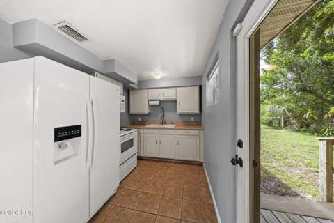 834 Derbyshire Road, Daytona Beach FL - photo 7 of 15