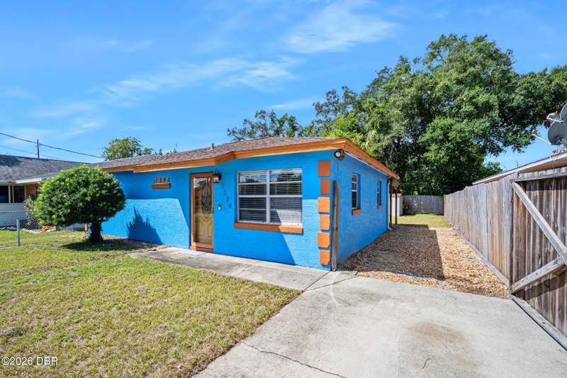 2 bedroom Single Family Residence at 1324 Granada Avenue, Highland Park, Daytona Beach — photo 4