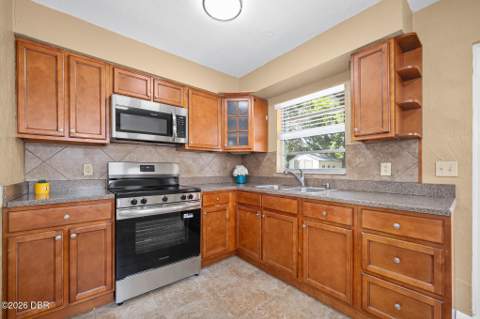 1324 Granada Avenue, Daytona Beach FL - photo 10 of 32