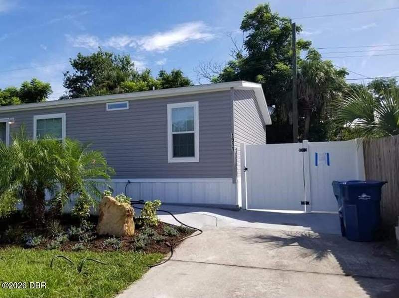 3 bedroom Manufactured Home at 1911 Woodcrest Drive, Tropical Mobile Home Village, Ormond Beach — photo 3