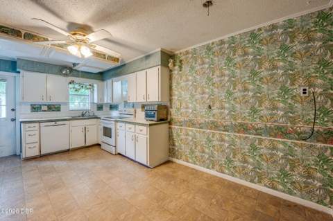 203 Grove Street, Ormond Beach FL - photo 8 of 43