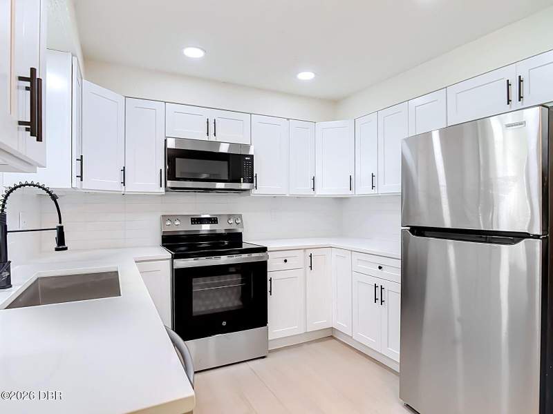 2 bedroom Single Family Residence at 1976 Big Oak Drive, Big Tree Village, South Daytona — photo 3