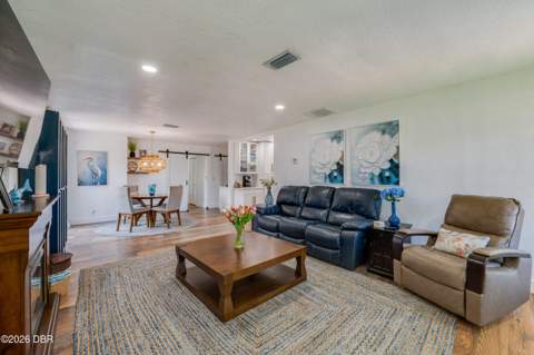 348 Woodland Avenue, Daytona Beach FL - photo 7 of 49