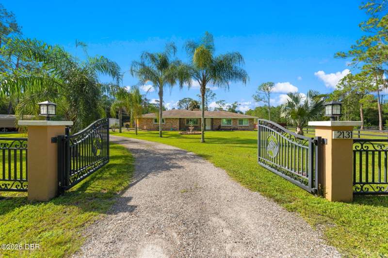 3 bedroom Single Family Residence at 2131 W Poinsettia Drive, Tomoka Farms, Port Orange — photo 2