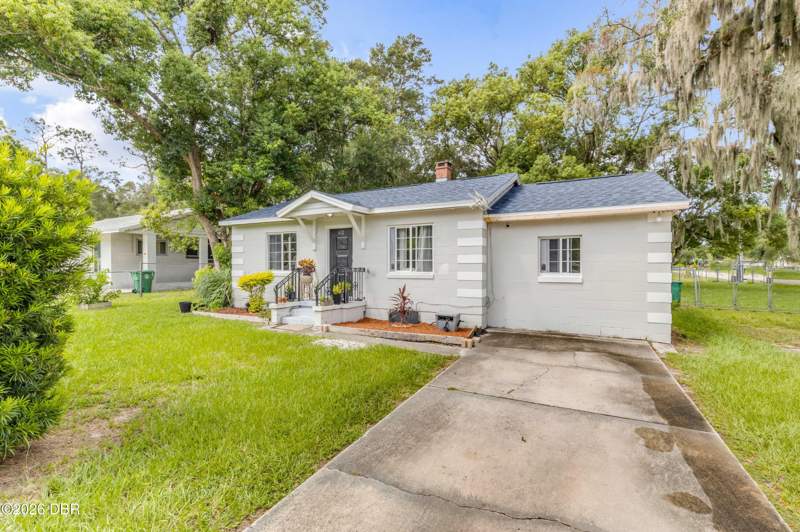 3 bedroom Single Family Residence at 652 N Stone Street, DeLand, DeLand — photo 2
