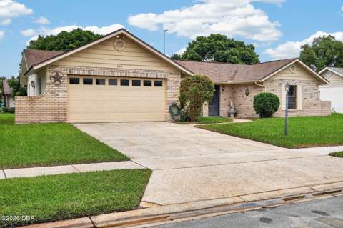 104 Colleen Drive, Daytona Beach FL - photo 7 of 39