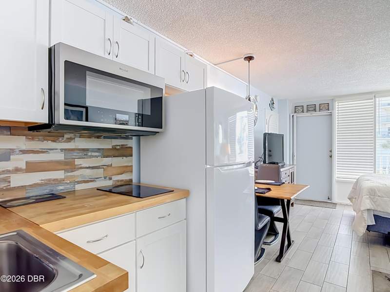 0 bedroom Condotel at 2043 S Atlantic Avenue #215, Castaways Beach Resort, A Condo, Daytona Beach Shores — photo 3