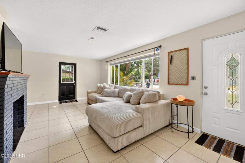 4 bedroom Single Family Residence at 71 Fairview Avenue #A & B, Village of Melrose, Ormond Beach — photo 2