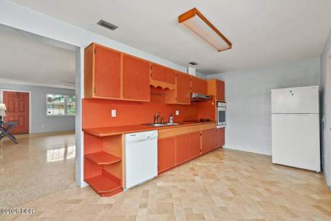 1002 Thunderbird Drive, Daytona Beach FL - photo 7 of 20