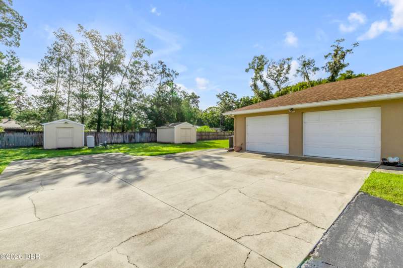 4 bedroom Single Family Residence at 2011 N Spring Garden Avenue, DeLand, DeLand — photo 5
