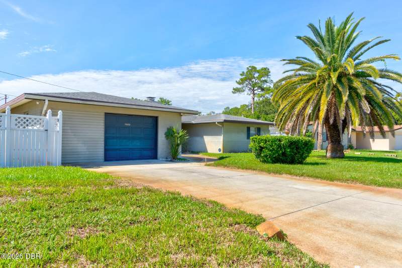 3 bedroom Single Family Residence at 1653 Lawrence Circle, Lakewood Park, Daytona Beach — photo 2