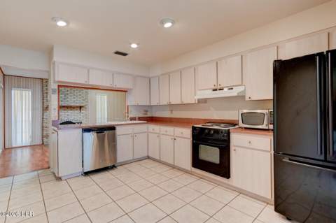 1653 Lawrence Circle, Daytona Beach FL - photo 7 of 10
