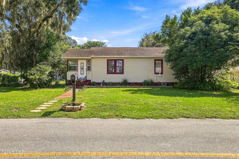 2 bedroom Single Family Residence at 614 W Pennsylvania Avenue, Not In Subdivision, DeLand — photo 1