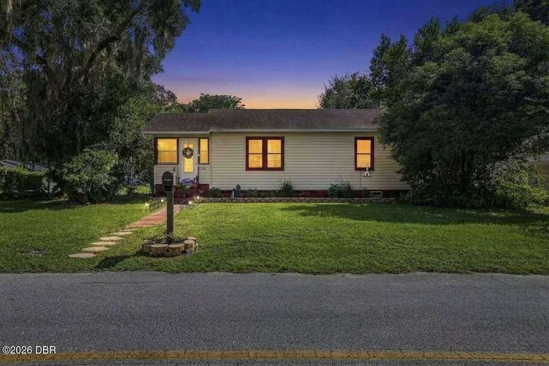 2 bedroom Single Family Residence at 614 W Pennsylvania Avenue, Not In Subdivision, DeLand — photo 2