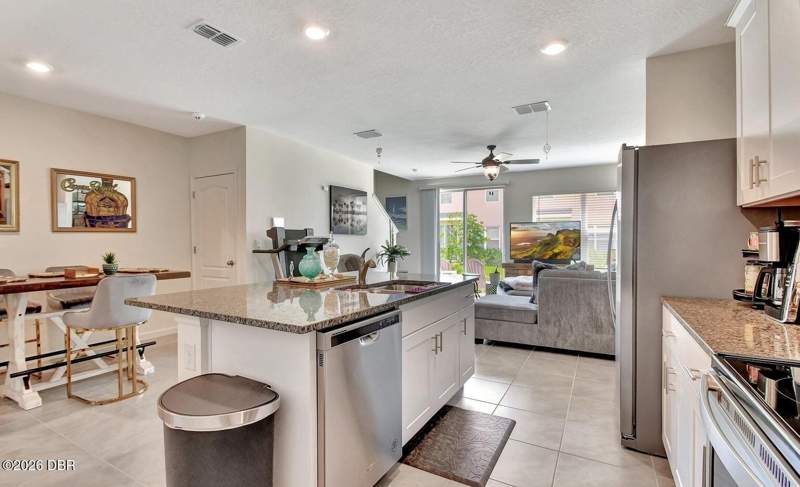 2 bedroom Townhouse at 33 E Bella Lago Circle, Bella Oaks, Port Orange — photo 3