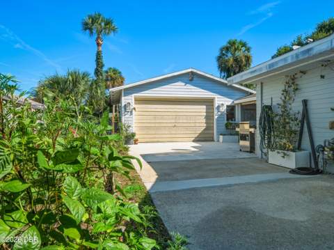 125 Dixwood Avenue, Edgewater FL - photo 13 of 57