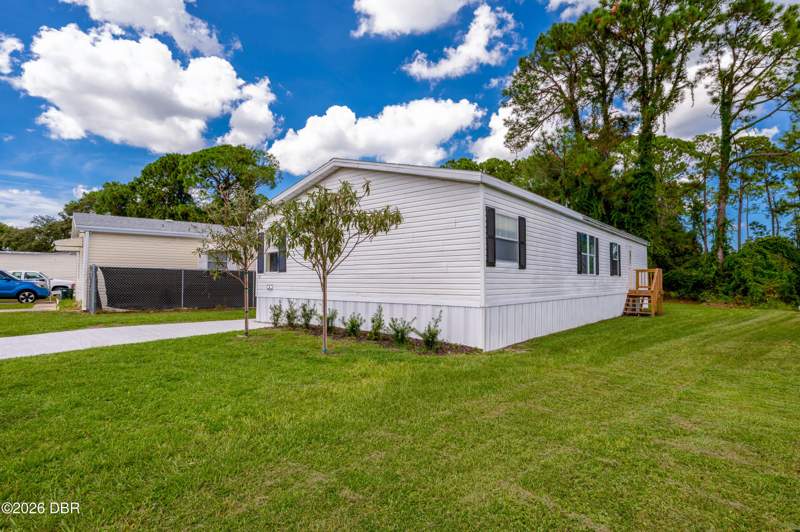 3 bedroom Manufactured Home at 13 Lawrence Court, Southern Pines, Port Orange — photo 3