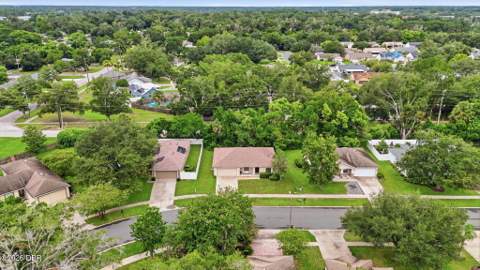 1302 Benton Lake Drive #E, DeLand FL - photo 7 of 31