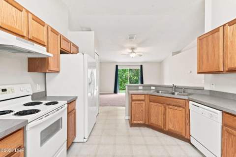 1302 Benton Lake Drive #E, DeLand FL - photo 12 of 31