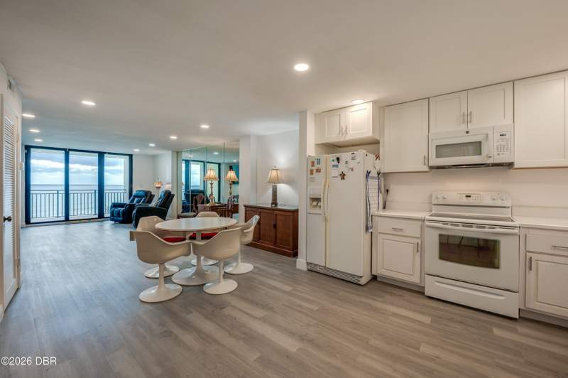 2 bedroom Condominium at 915 Ocean Shore Boulevard, Other, Ormond Beach — photo 2