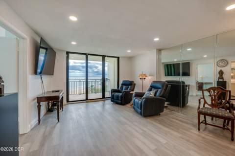 915 Ocean Shore Boulevard, Ormond Beach FL - photo 9 of 37