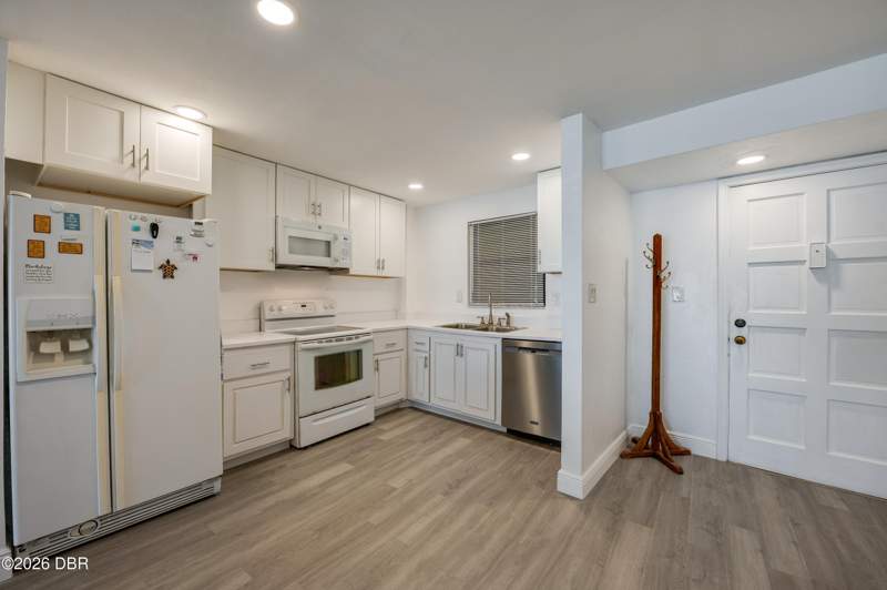 2 bedroom Condominium at 915 Ocean Shore Boulevard, Other, Ormond Beach — photo 3