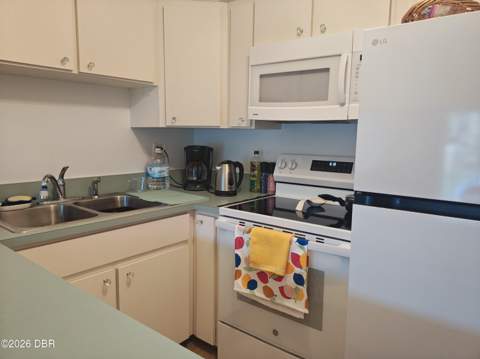 1441 N Atlantic Avenue #213, Daytona Beach FL - photo 8 of 27