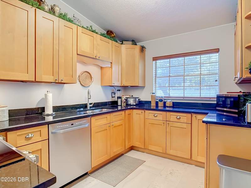 2 bedroom Condominium at 203 S Orchard Street #3C, Thousand Oaks Condo, Ormond Beach — photo 4