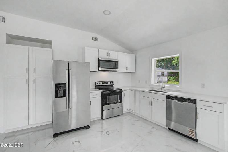 3 bedroom Single Family Residence at 1839 W Blue Springs Avenue, Not on the List, Orange City — photo 2