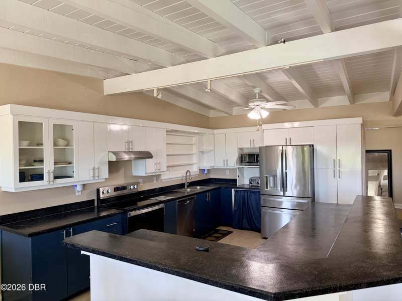 4 bedroom Single Family Residence at 318 N Riverside Drive, Not In Subdivision, Edgewater — photo 3