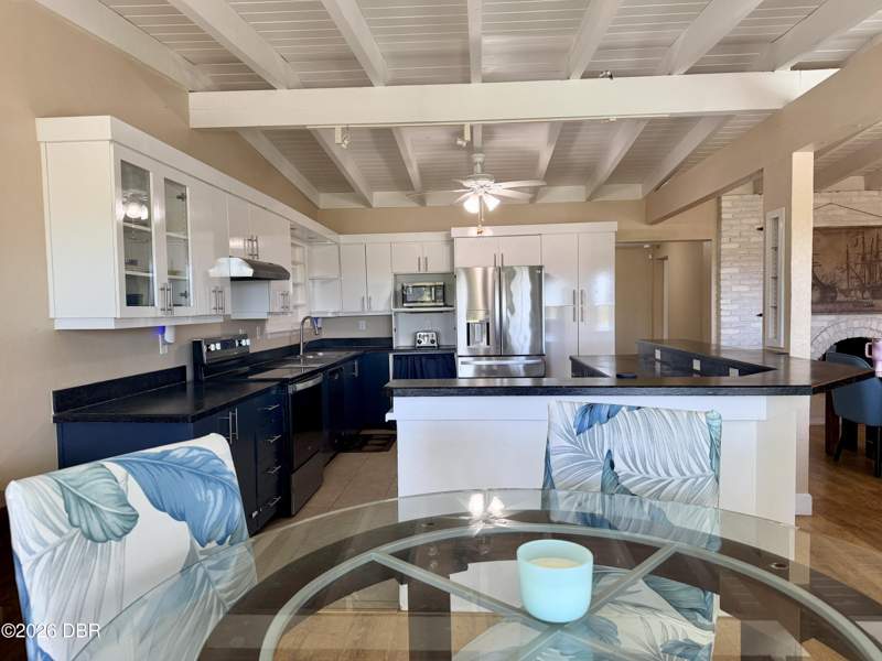 4 bedroom Single Family Residence at 318 N Riverside Drive, Not In Subdivision, Edgewater — photo 4