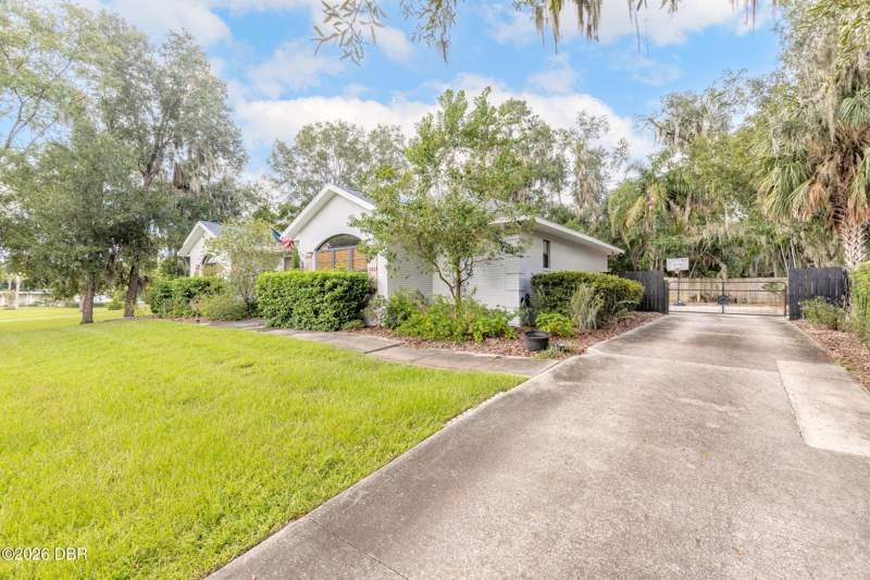3 bedroom Single Family Residence at 208 W Stetson Avenue, Not on the List, DeLand — photo 4