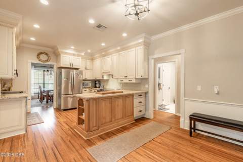 208 W Stetson Avenue, DeLand FL - photo 9 of 49