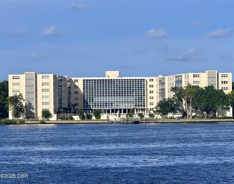 2 bedroom Condominium at 1224 S Peninsula Drive #304, Pendleton Club Condo, Daytona Beach — photo 2